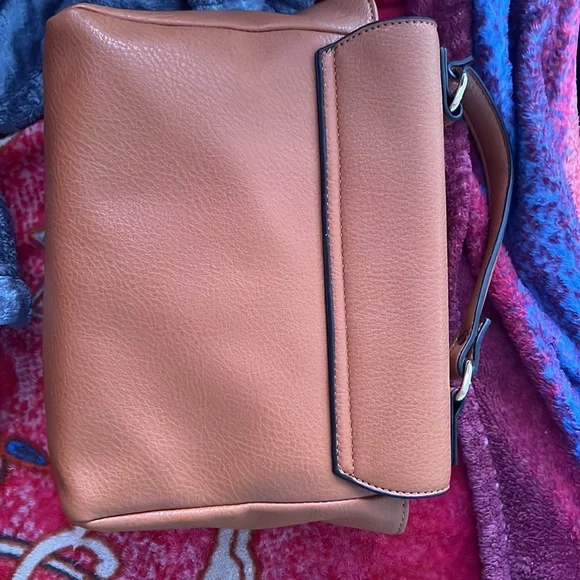 Handbag - Picture 2 of 3